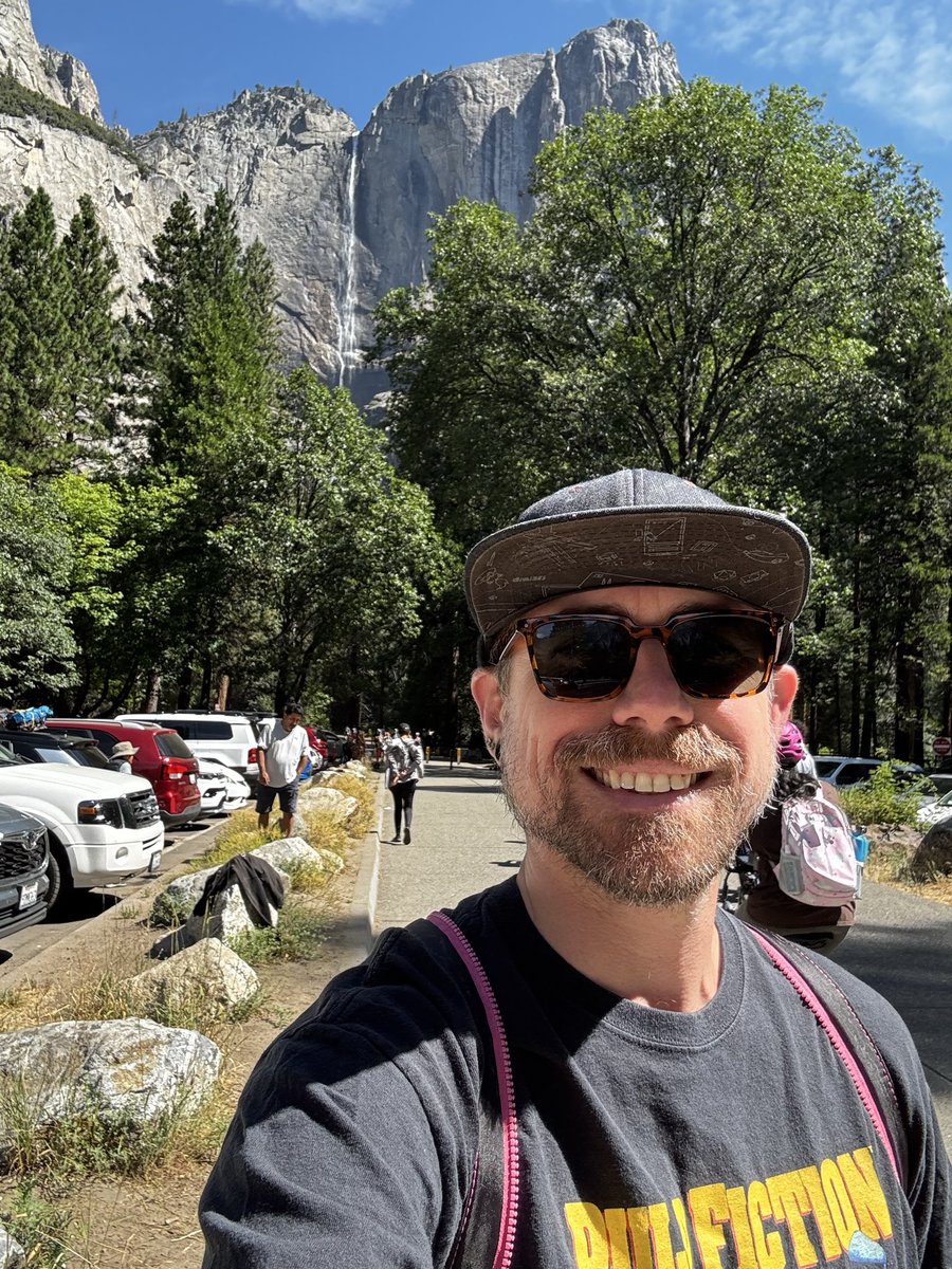 TheBwoffa's tweet photo. Celebrating the 4th by climbing big rocks. USA! USA! USA! 🇺🇸 

(view from the valley, and view from the summit. Upper Yosemite Falls humbled my ahh real quick) https://t.co/1aKVe1Tp8c