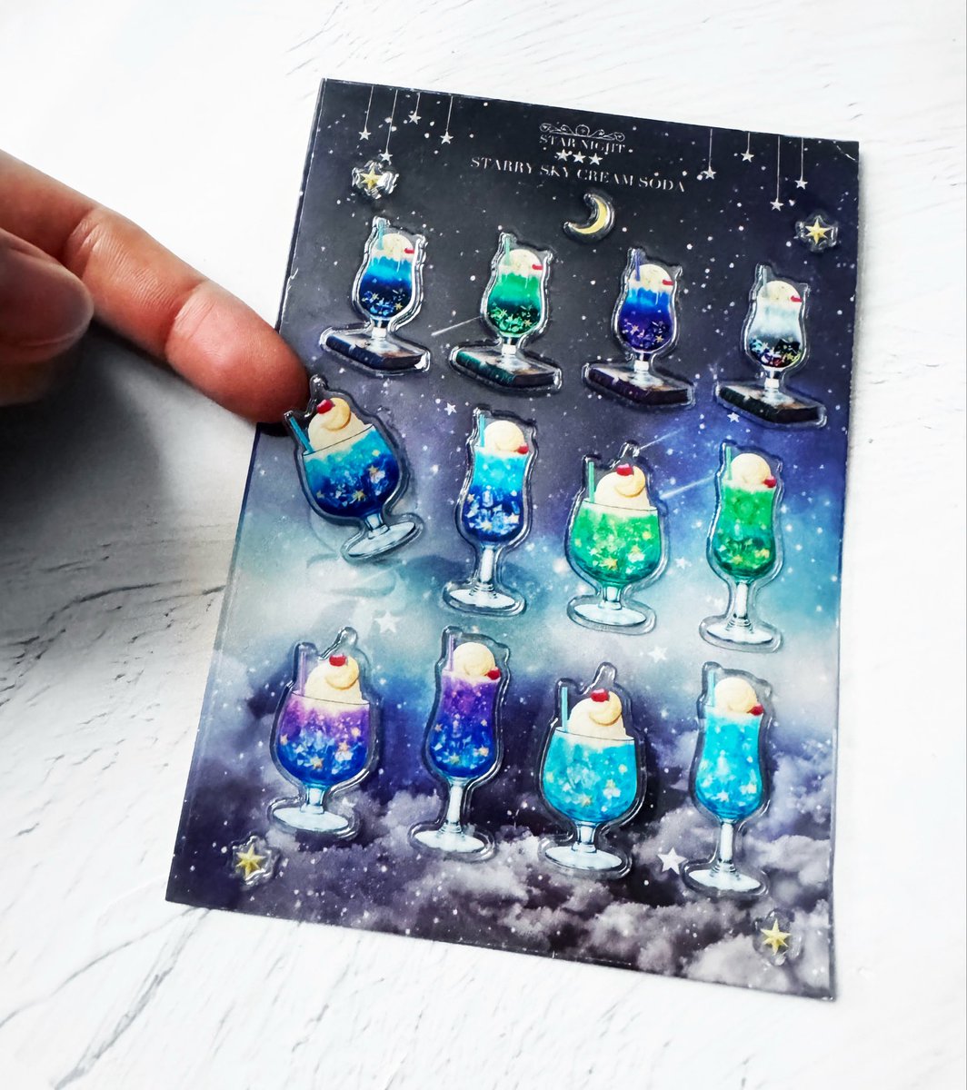 _lalaclover's tweet photo. 少しぷっくり感、伝わるでしょうか…？👆✨

星空と鉱物のクリームソーダシールは、個展で先行販売予定です🌙 https://t.co/Xa0p1ID8nH