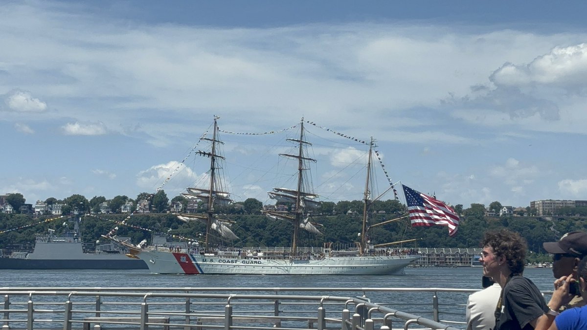 Wheneggsdrop's tweet photo. I can’t believe this country has been around for 250 years.

Heres some warships (and a cutter) I saw today.

1. South Korean 🇰🇷 ROKS “Munmu the Great”
2. Turkish 🇹🇷 TCG “Oruçreis” 
3. USN Arleigh Burke Guided Missile Destroyer 
4. USCG Cutter “Eagle” https://t.co/z1YkNOWsJJ