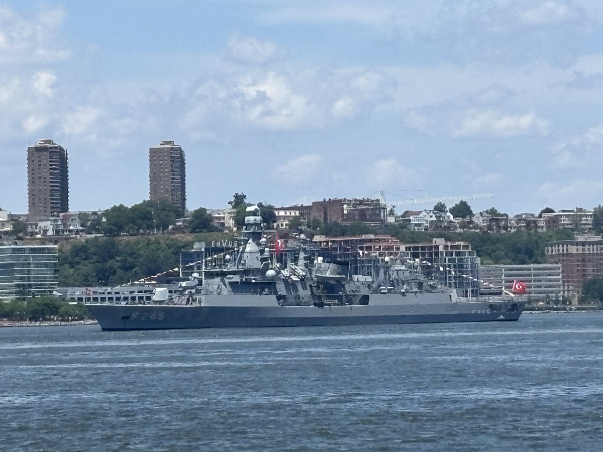Wheneggsdrop's tweet photo. I can’t believe this country has been around for 250 years.

Heres some warships (and a cutter) I saw today.

1. South Korean 🇰🇷 ROKS “Munmu the Great”
2. Turkish 🇹🇷 TCG “Oruçreis” 
3. USN Arleigh Burke Guided Missile Destroyer 
4. USCG Cutter “Eagle” https://t.co/z1YkNOWsJJ