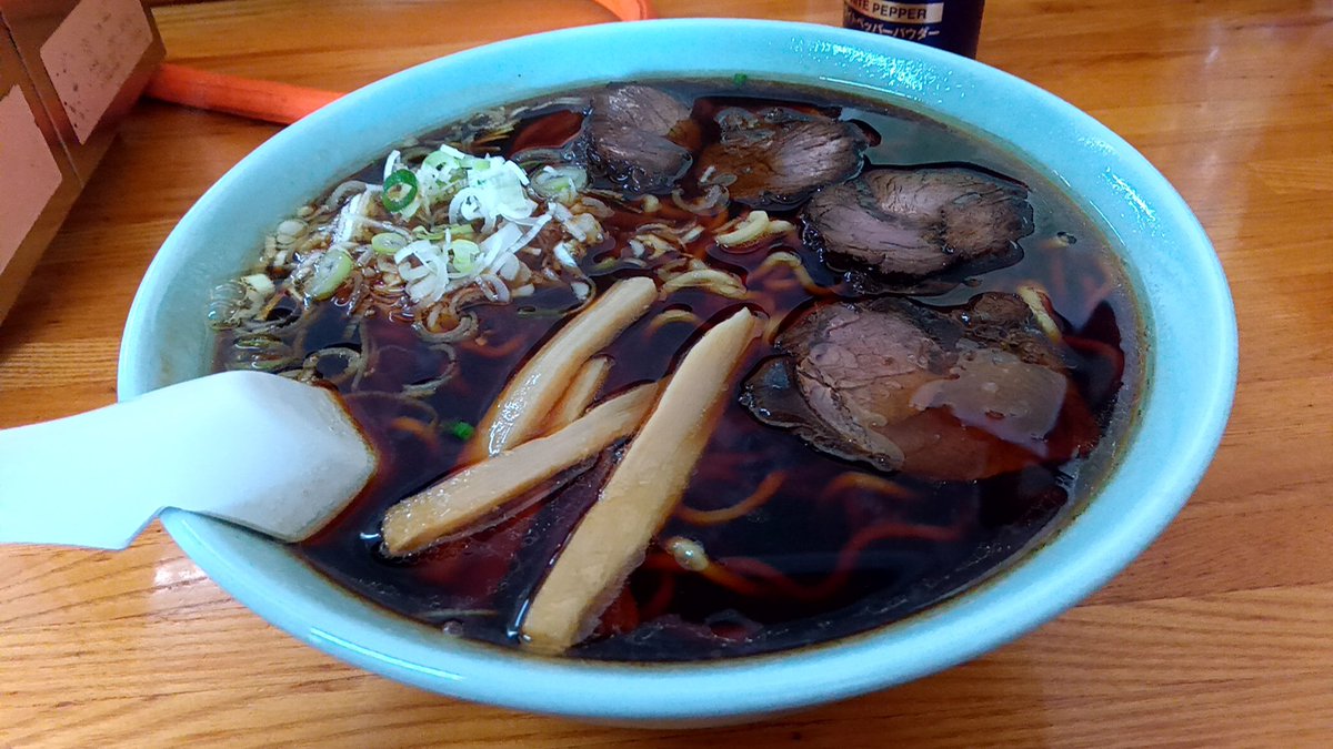 hancho510's tweet photo. 夕月　山形県 飯豊町
馬肉ラーメン 大盛 ¥1000
この店の馬肉チャーシューはスジが無くて旨い！😋
スープは黒いけど辛くないので、ご安心を☺️

山形県 西置賜地方では馬肉チャーシューが名物です👍 https://t.co/TUdMEfwMvZ