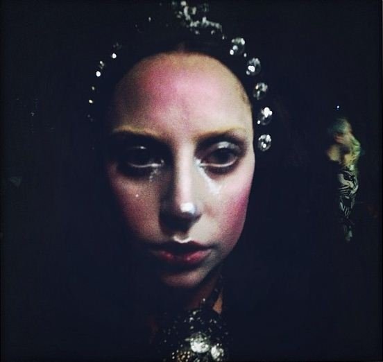 thecountessine's tweet photo. lady gaga on the set of the "applause" music video, 2013 https://t.co/2shpKmloPE