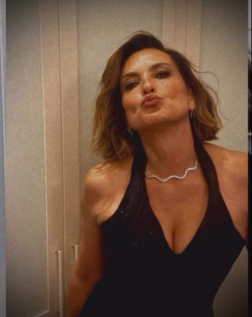 brieamia's tweet photo. MARISKA FUCKING HARGITAY https://t.co/jKMCFp5Jvq