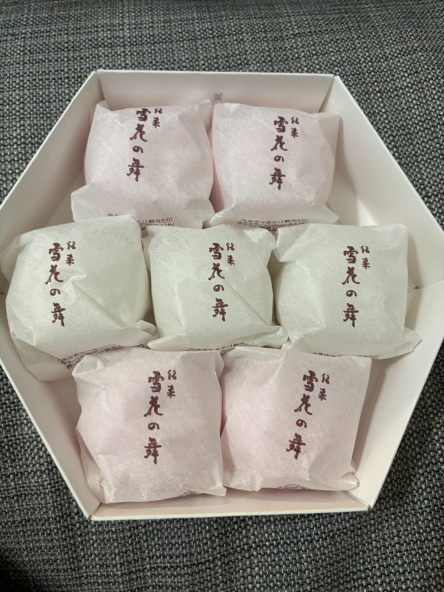 aayannn7's tweet photo. 母から送られてきたお菓子が激甘すぎて、塩っ辛いもの欲しくなる🫣 https://t.co/42Nc2zfEuC