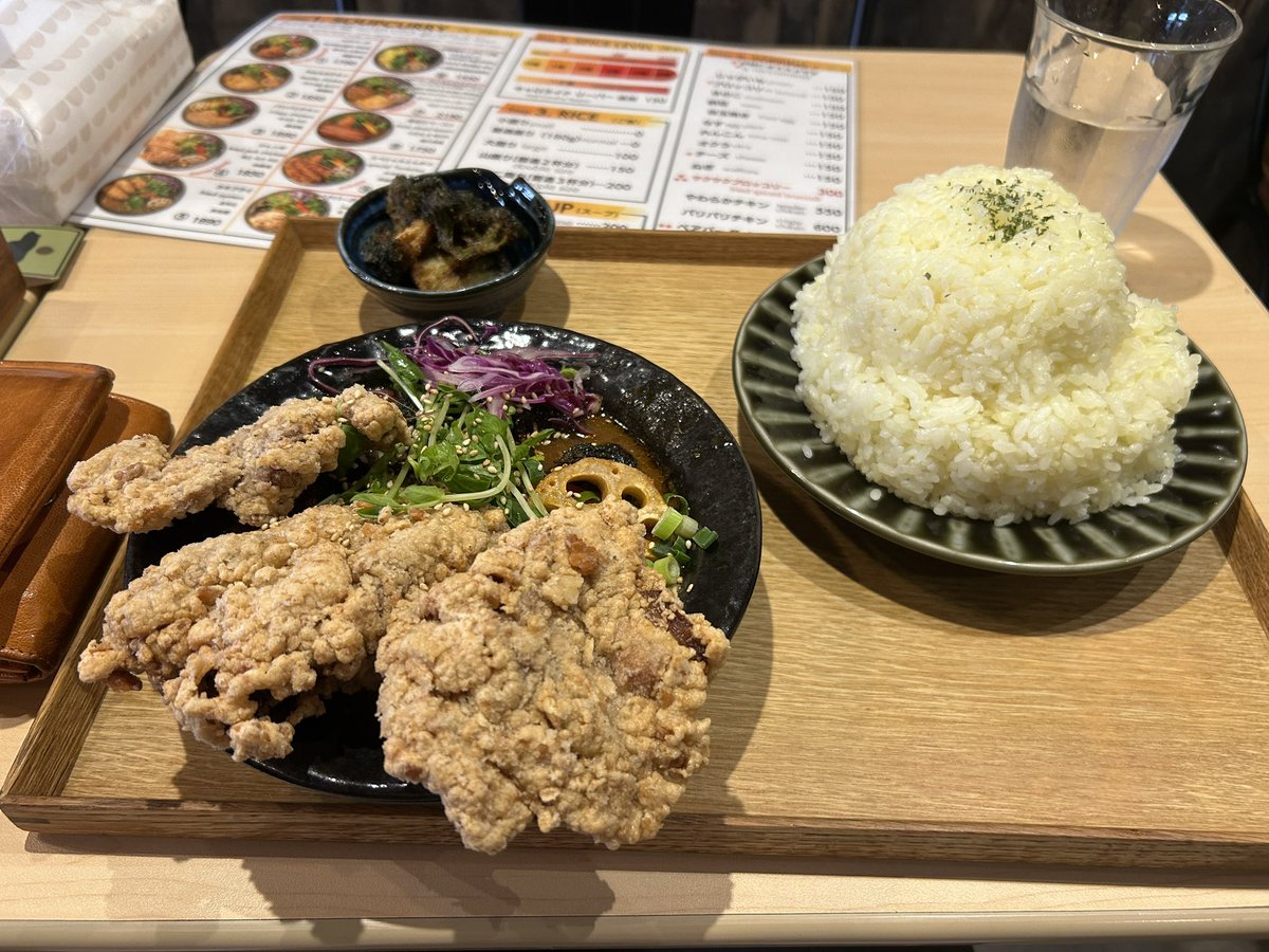 Tk_mns's tweet photo. ご飯てんこ盛りが想像よりてんこ盛りだった。満足満足。 https://t.co/yWxaMTB1vC