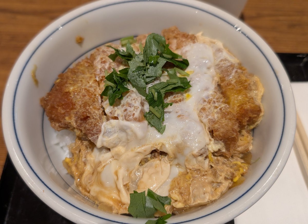 BlogStren2's tweet photo. お昼ごはん！

安いし美味い！

亀有/かつや
カツ丼梅 582円 https://t.co/1I57Ku2W5C