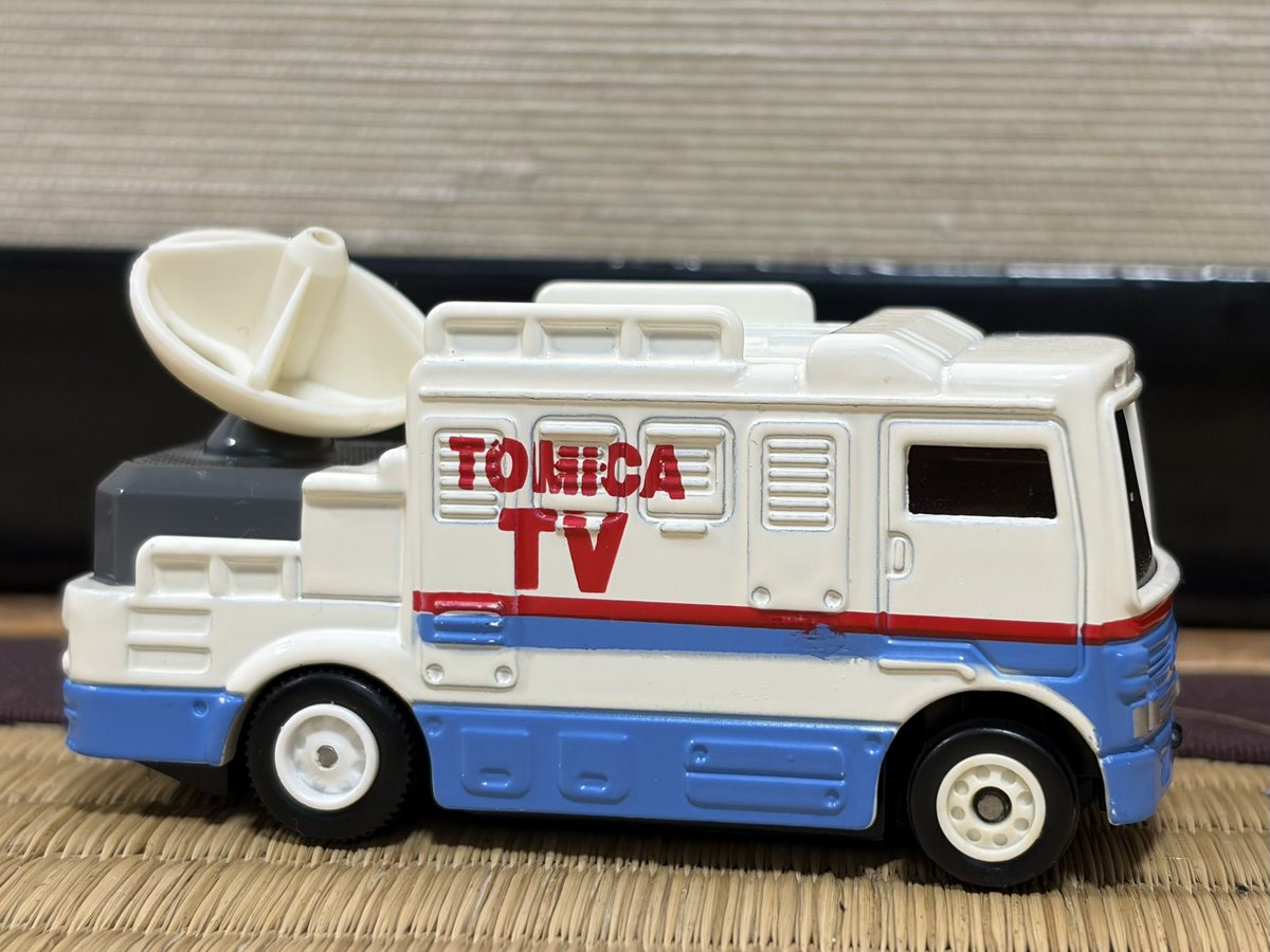 前々から欲しかったモータートミカのTV中継車をゲット！！ サイズ比較