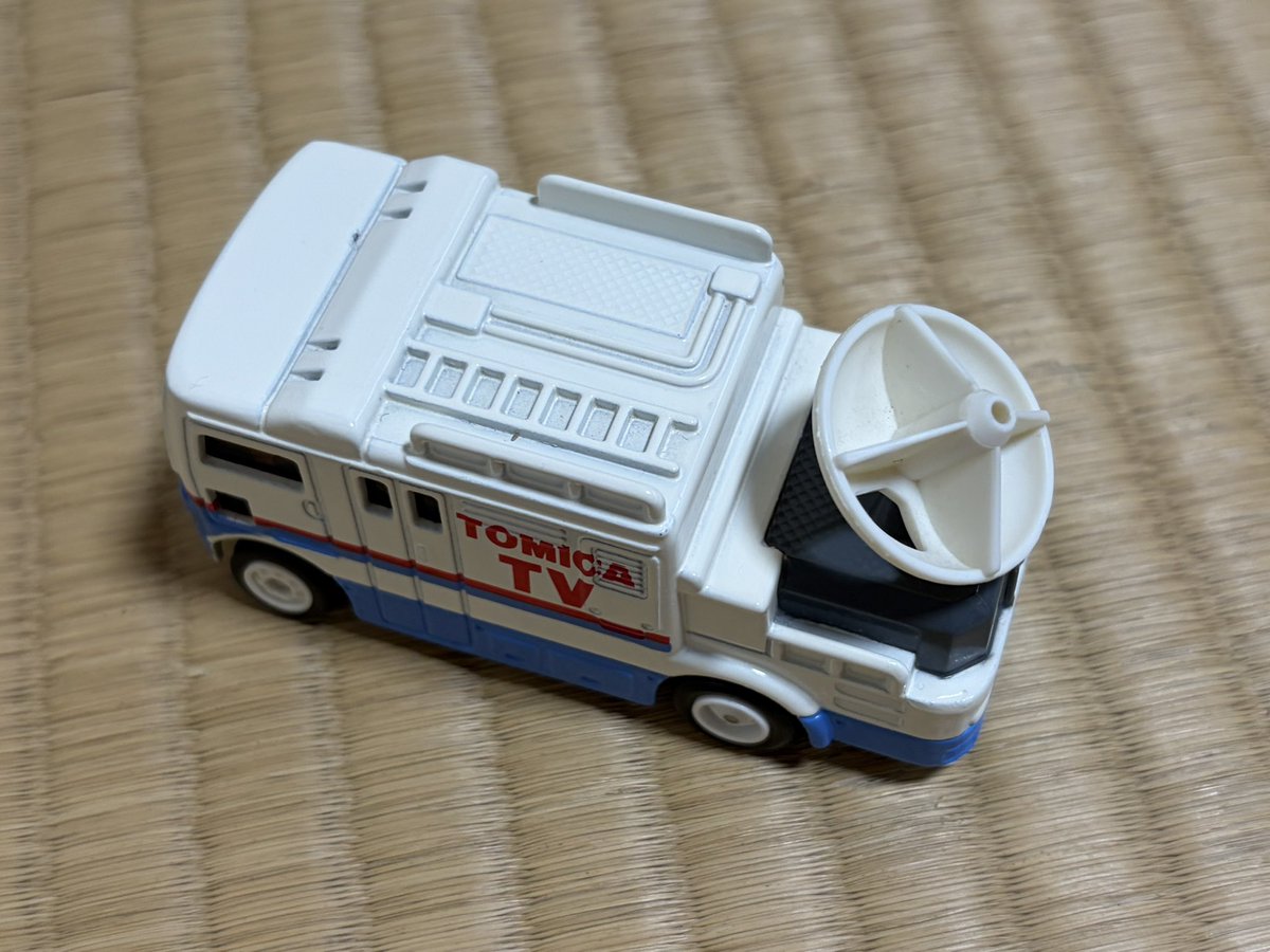 前々から欲しかったモータートミカのTV中継車をゲット！！ サイズ比較