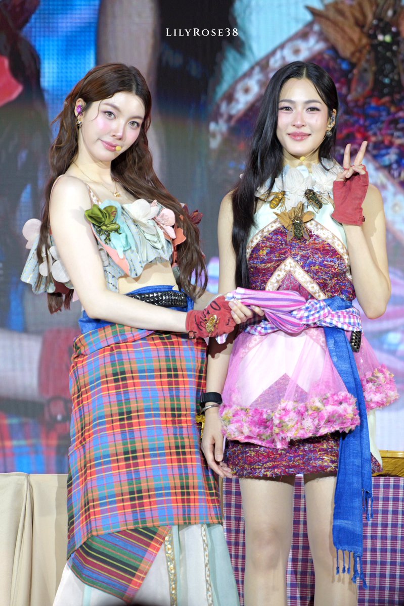 LilyRose38_TH's tweet photo. อ่ะป้าขอแว๊นซ์กลับกรุงเทพก่อน คิดถึงแมว แมวตามแล้ว เดี๋ยวมาปาใหม่ ยังมีอีกเยอะ ส่วนภูเก็ตกับเชียงใหม่ไม่ได้ไปน้า รอเจอกันที่อิมแพค 😁

LINGORM THAILAND FANTOUR
#LingOrmKhonKaenFanMeet https://t.co/wRHww42lQL