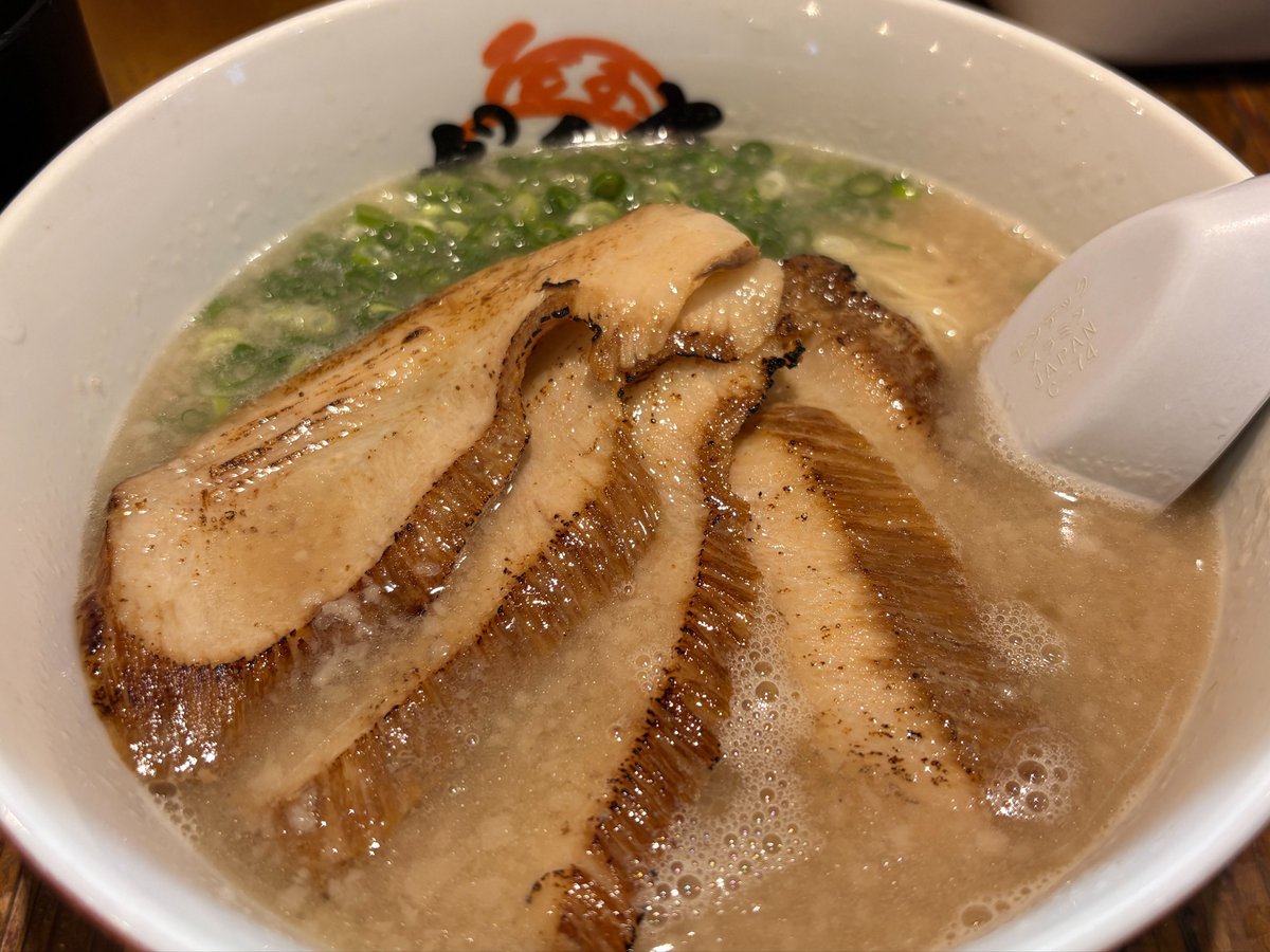 _goisagi's tweet photo. 初上陸の博多‼️めーーちゃ楽しかった🥹
わたるはキッズよしよし(^_^)ノしてた
大ファンサ見れて✨ネ申✨⁠だった😭
本場の豚骨ラーメンガチ美味しすぎて余韻 https://t.co/CMY3tDWiww