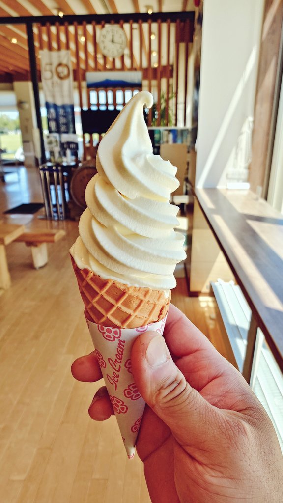 Sakrellorz's tweet photo. 無事完走!
きよ〜るの絶品ソフトクリーム
#グランフォンド清里 https://t.co/18EmqhgtJl