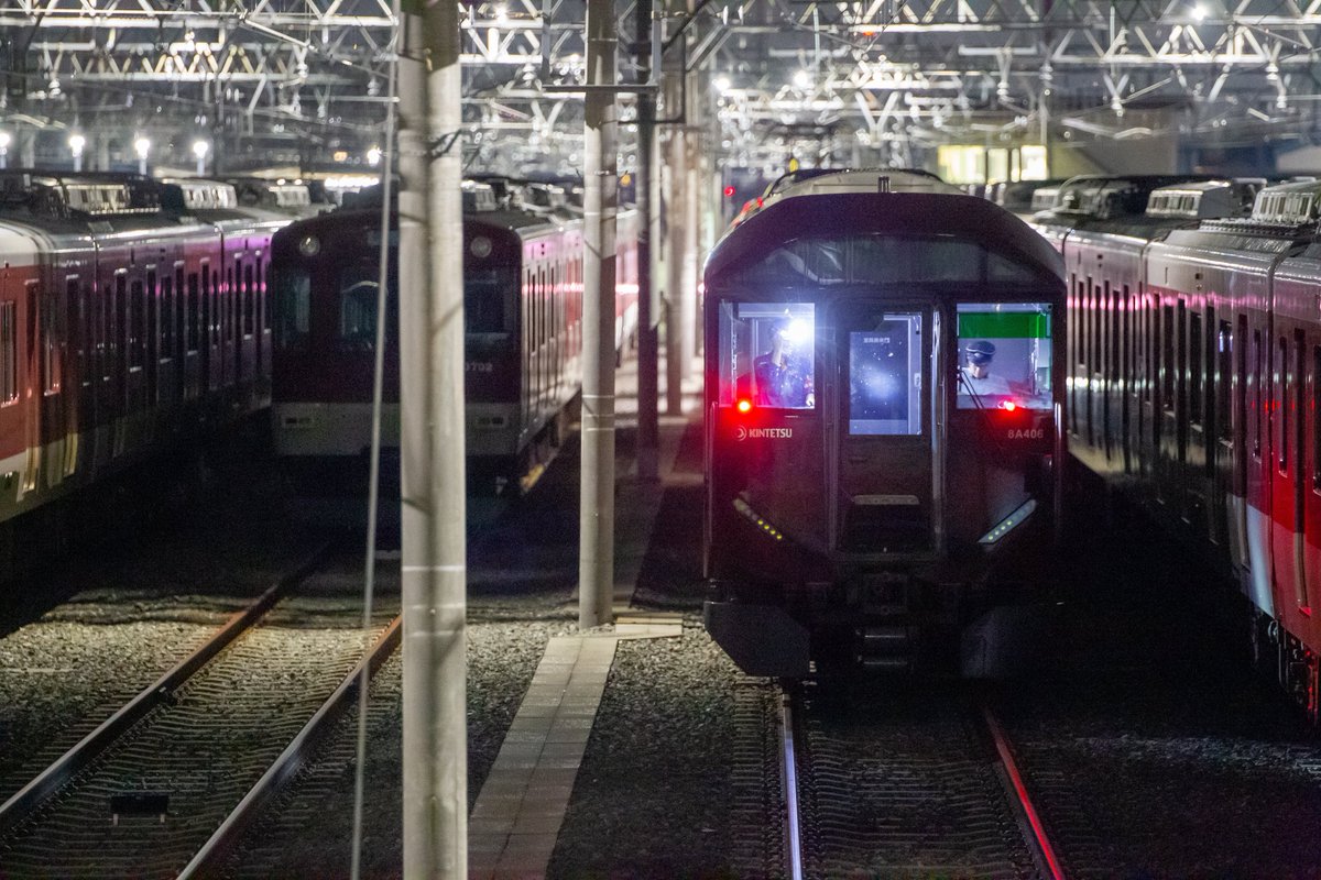 squid_gs's tweet photo. 7/4 未明
8A06+AL14 五位堂検修車庫 夜間入場回送
脱線事故当該の8A06は五位堂へ
AL14は約6ヶ月ぶりに8Aと繋がる事となりました。 https://t.co/a2CBLjEPD3