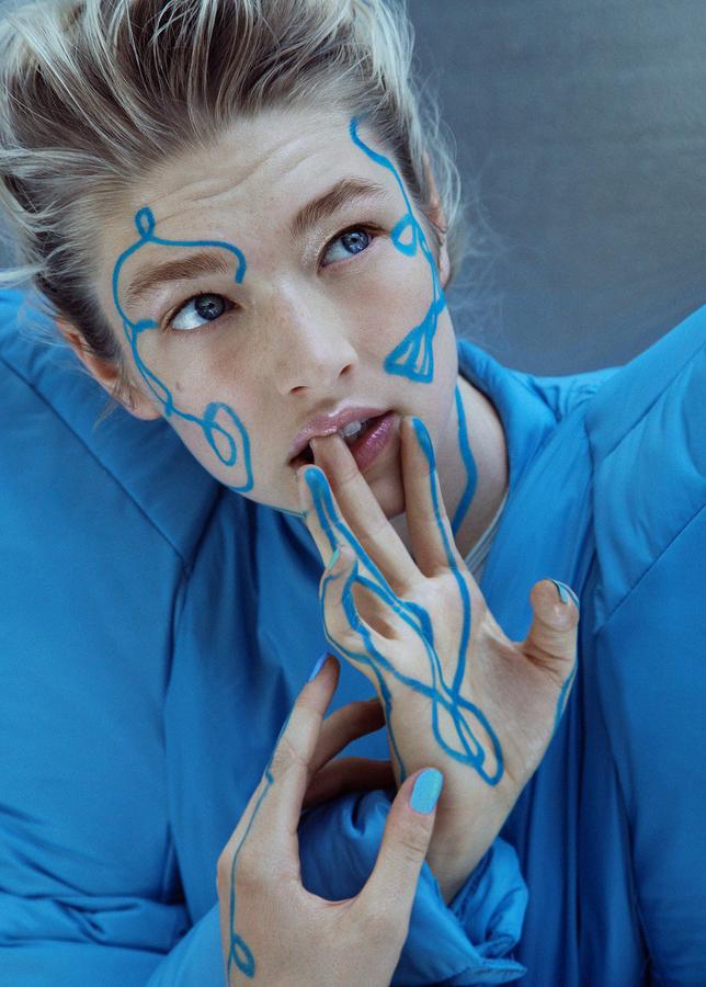 schaferhunterbr's tweet photo. Bastidores de Hunter Schafer para a revista Allure, publicado em 2020🩵✨️ https://t.co/MdoteUcflK