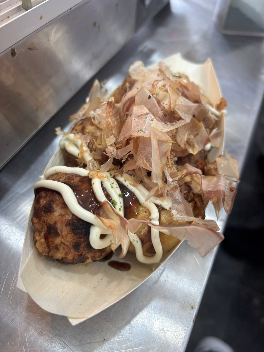 rin_hato's tweet photo. 美味しいたこ焼きも いかがですかー？
ちゃまティーヤも 人気です🐙
 #たこ焼き #キッチンカー #保護猫 #ちゃまの家   #讓渡会 https://t.co/343JziXqKR