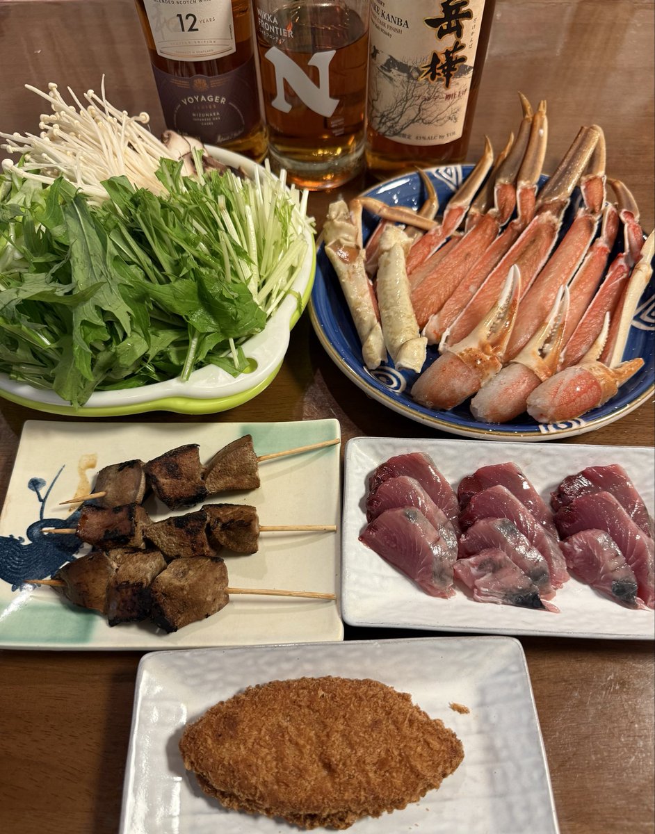 Hidekingston1's tweet photo. Saturdayメニュー🎶
蟹しゃぶ🦀🍲
やきとんレバー🍢
カツオ刺し🍣
サーモンメンチ🐟

早起きして行動してたので久しぶりに
寝落ちしました🤣🍻✨

#39キッチン #家で居酒屋気分
#おうち時間 #おうちごはん
#料理好きな人と繋がりたい
#お酒好きな人と繋がりたい https://t.co/7m5FVIuYPa