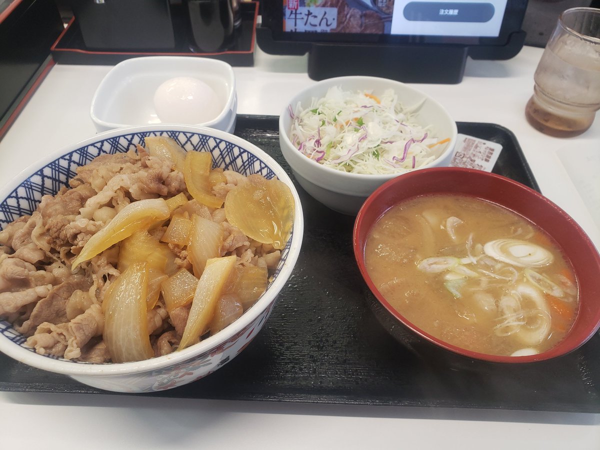 tooruN4's tweet photo. 昼飯にするか https://t.co/ZVXEGYmcig