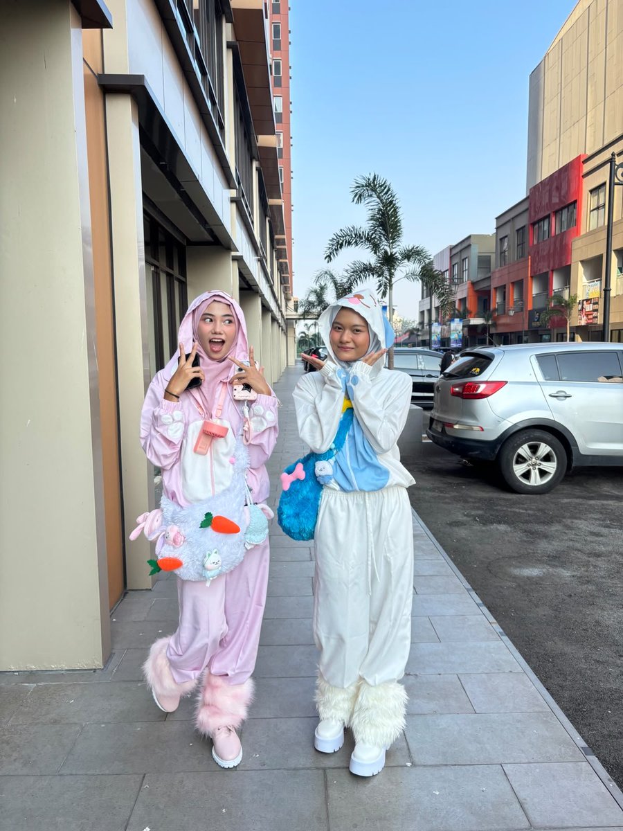 nonasil_'s tweet photo. Ini dia outfit imuts nyaa😋😋 https://t.co/SfeUbGXL1P