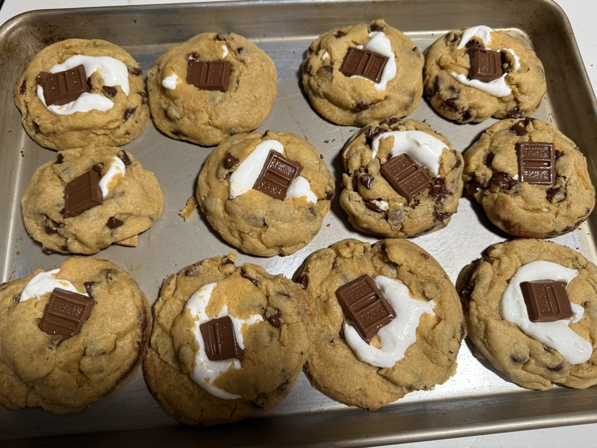 chaisies's tweet photo. i want to bake again... https://t.co/XfevdkTJQL