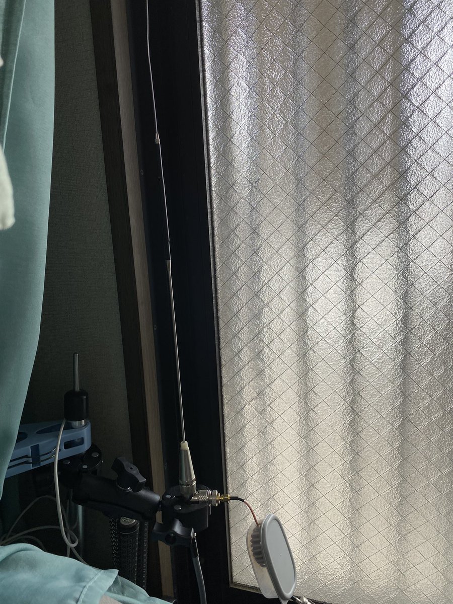 citroenchan0's tweet photo. ちょっと見づらいですが室内設置の6mアンテナとft817NDでFT8ついに2エリアの局長さんにピックアップいただきました。ありがとうございました。 https://t.co/BG31HHZtbL