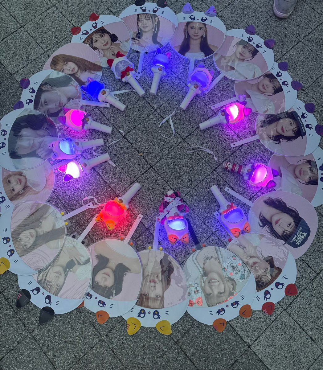 ky12km71's tweet photo. ペンラ・うちわサークルを実施します！
日程は8月1日と2日の有明アリーナで行いたいと思います！
参加されたい方はぜひコメントに書いてください！
また、拡散もお願いします！
詳細は当日になると思いますが、追ってお知らせします！
皆様のご参加お待ちしております！
 #YOU_MEさんと繋がりたい https://t.co/NvkeS1DtLT