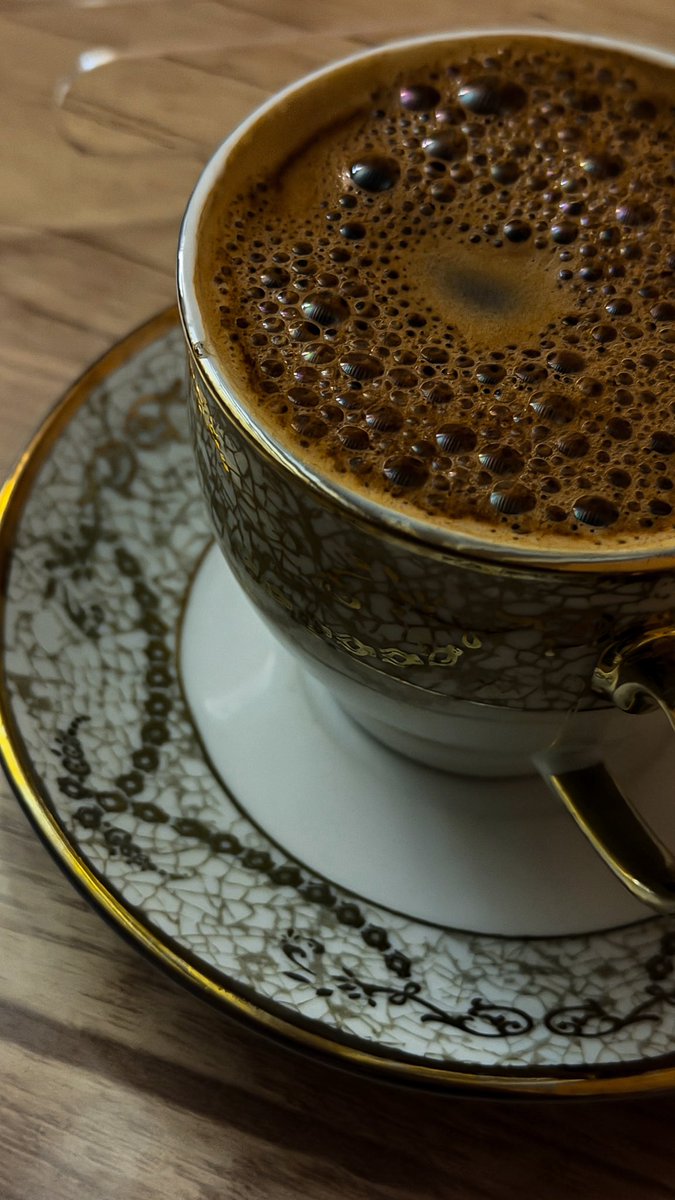 sz5uu's tweet photo. السادسة صباحاً ☀️🤎☕️. https://t.co/jrcwIocUUt