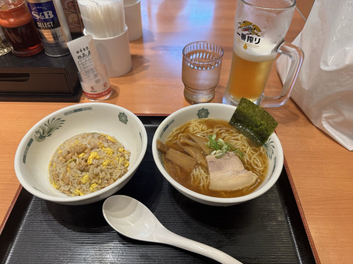 anchan705's tweet photo. 日高屋でミニうしざぁセットで腹ごしらえ

いざ戦地へ https://t.co/wxvPTKd8pc