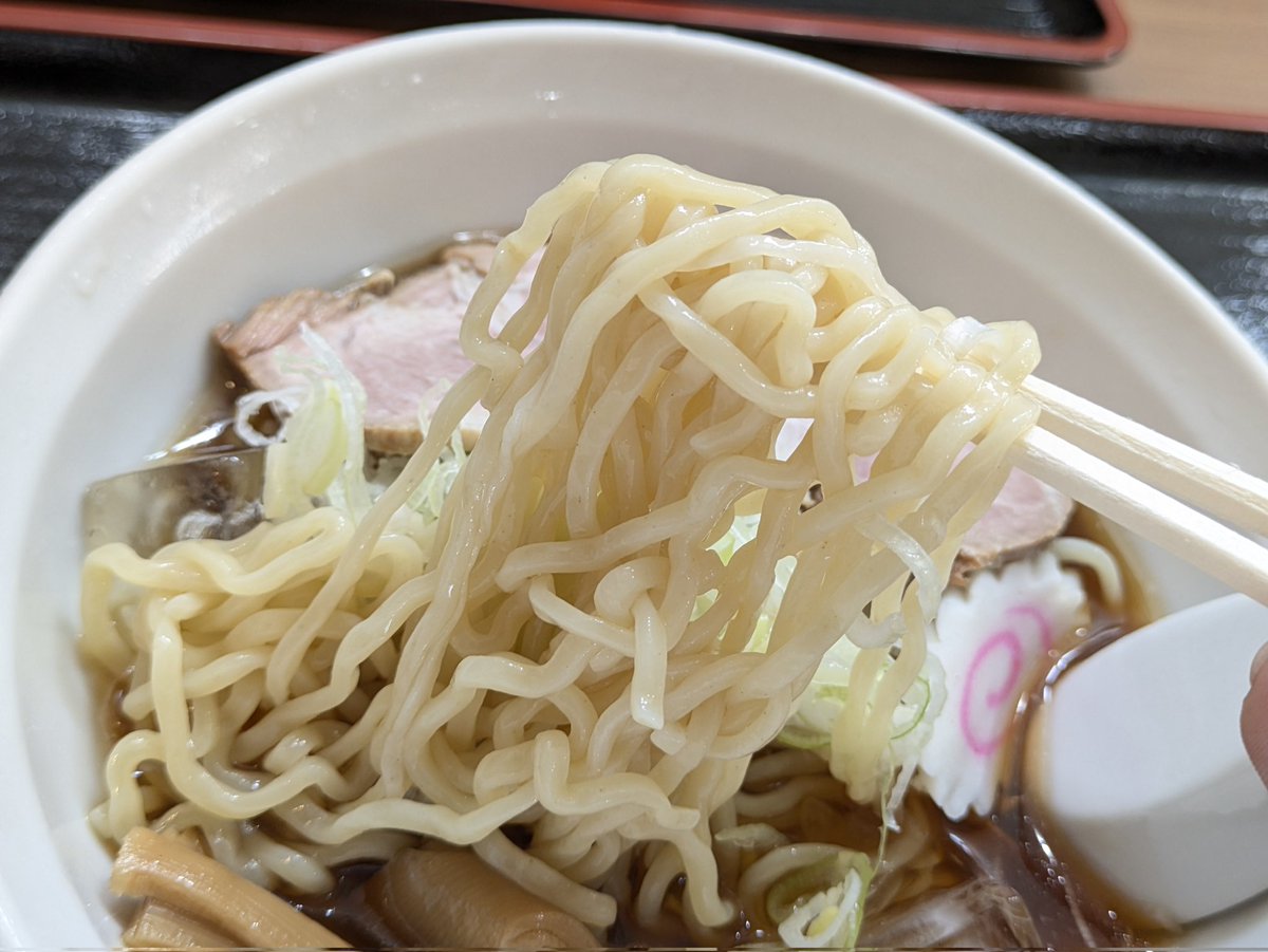 ax2a's tweet photo. 会津坂下町 お食事処楽笑さん🔰朝は控えめにしたから会津名物ソースカツ丼🐷＆会津坂下町名物冷やしラーメン🍜ラーメン啜ったら強烈な鰹節の香り💞モチモチ麺と合う〜💯お坊ちゃま育ちの俺はヒレにしたけど🤣レモン🍋絞ったら旨さがワンランク⤴︎⤴︎︎︎😍🎉拍手喝采万歳三唱‼️ご馳走様でした😋 https://t.co/l4g9vB4Eu1
