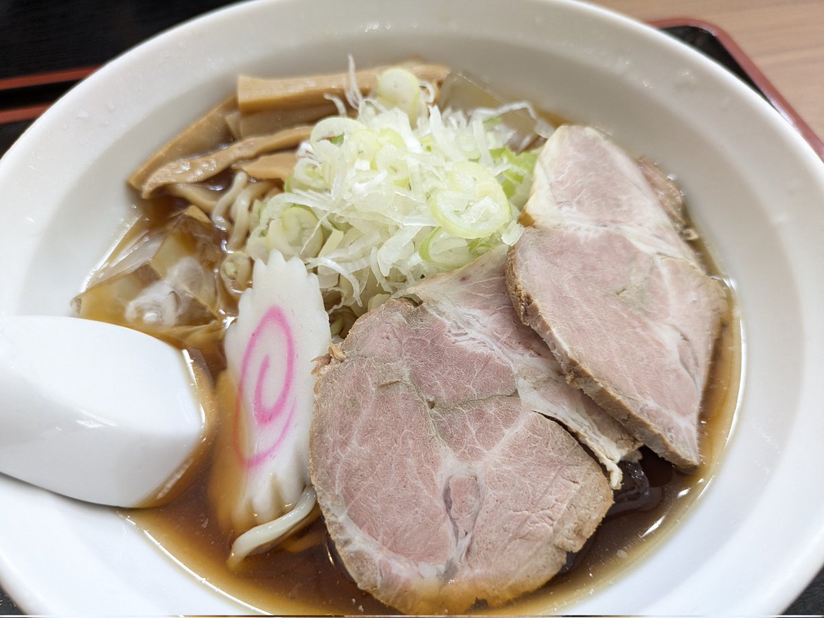 ax2a's tweet photo. 会津坂下町 お食事処楽笑さん🔰朝は控えめにしたから会津名物ソースカツ丼🐷＆会津坂下町名物冷やしラーメン🍜ラーメン啜ったら強烈な鰹節の香り💞モチモチ麺と合う〜💯お坊ちゃま育ちの俺はヒレにしたけど🤣レモン🍋絞ったら旨さがワンランク⤴︎⤴︎︎︎😍🎉拍手喝采万歳三唱‼️ご馳走様でした😋 https://t.co/l4g9vB4Eu1