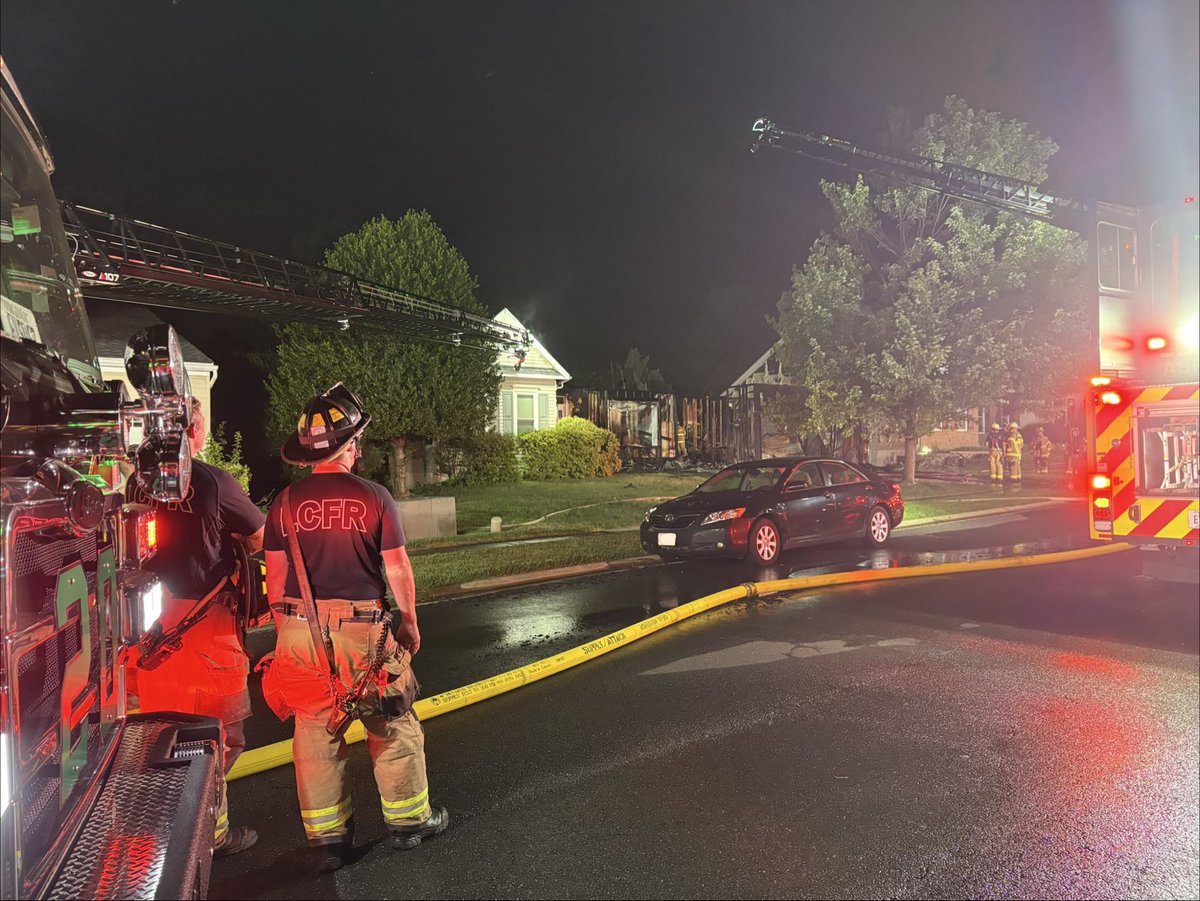 LoudounFire's tweet photo. UPDATE: The fire is out. FMO is on scene &amp; will conduct an investigation into the cause &amp; origin. Three occupants are being medically evaluated on scene. No other injuries reported at this time. Please continue to avoid the area. https://t.co/mclFi0hZLW