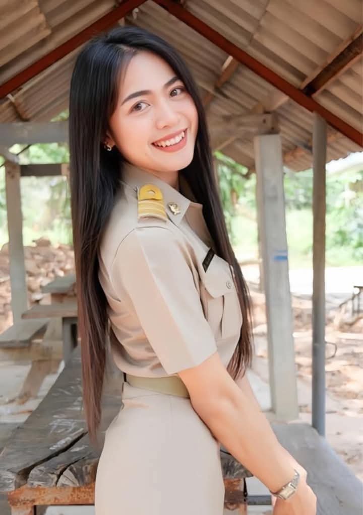 SaoDedTH's tweet photo. แจกความสดใสจากคุณครู #ครู #สาวลาว https://t.co/oRKkyDUsHq