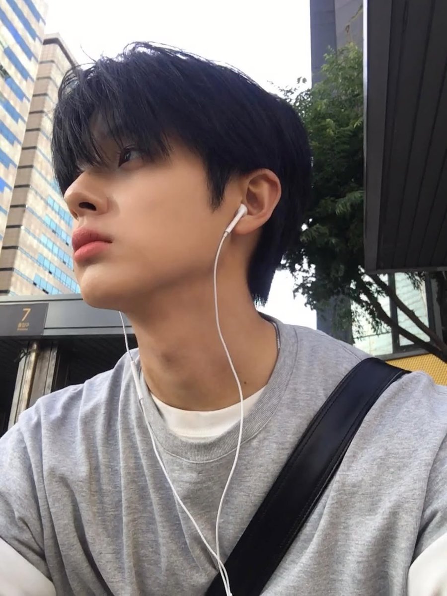 vita_ming0312's tweet photo. 오늘도 김민규 정상영업합니다
최근사진중에 내 최애사진 네장 모아보기♥️ https://t.co/YdbyMcJlUw