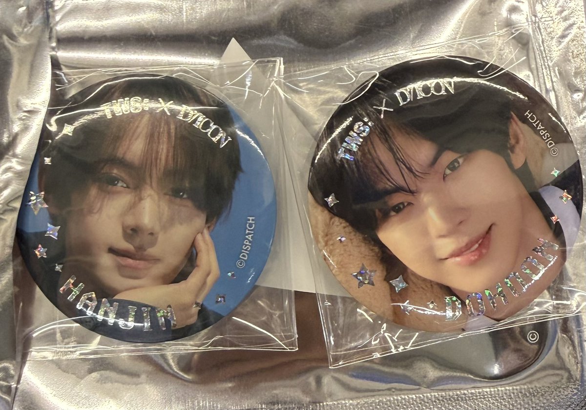 lee_21b's tweet photo. TWS D’/ICON DICON POPUP ポプア popup 交換

TIN BADGE
【譲】ドフン　ハンジン
【求】ジフン>ヨンジェ

本日幕張にて手渡し交換希望　

気軽にお声掛けください。 https://t.co/PX3vBi6EHV