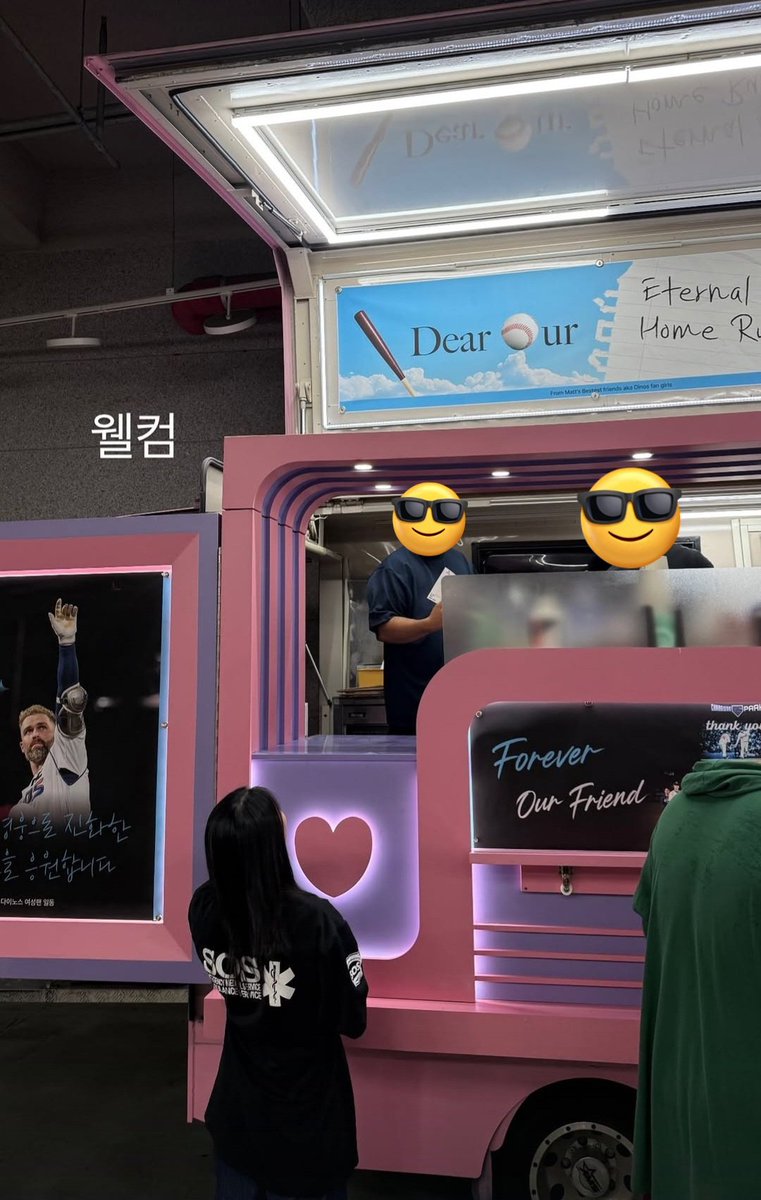 rae913_'s tweet photo. 아니 새팀으로 간 외인선수 잘 부탁한다고 엔씨 팬들이 커피차 보내줌ㅠㅠㅠ from dino to hero 눈물난다 https://t.co/ivZxTFpVgQ