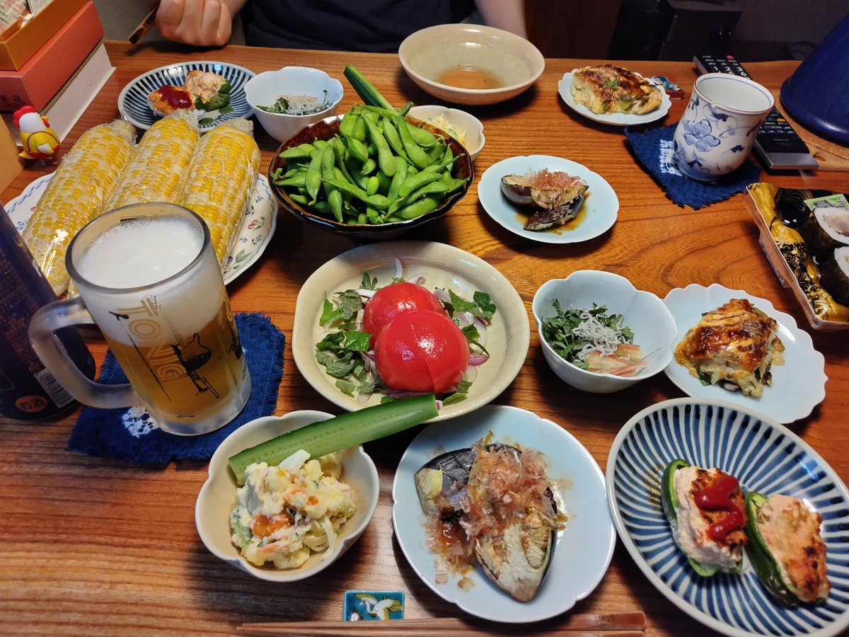 405ontheroad's tweet photo. 地元の野菜を購入して昨晩、満喫しました🍺前に某餃子屋さんで出してくれためん汁に浸した湯剥きトマトはいつの間にか我が家の味に🍅そこにスライス玉ねぎと大葉を添えたら、より豪華なトマト料理に昇格です🏆️とれたての野菜は味が濃く甘く瑞々しくて最高のご馳走です😂
＃トマト料理 https://t.co/7QPAC6kEg5