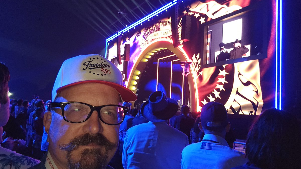 Brick_Suit's tweet photo. So glad to be here tonight ✊️

Happy 250th America! https://t.co/dAjMZeYXTt