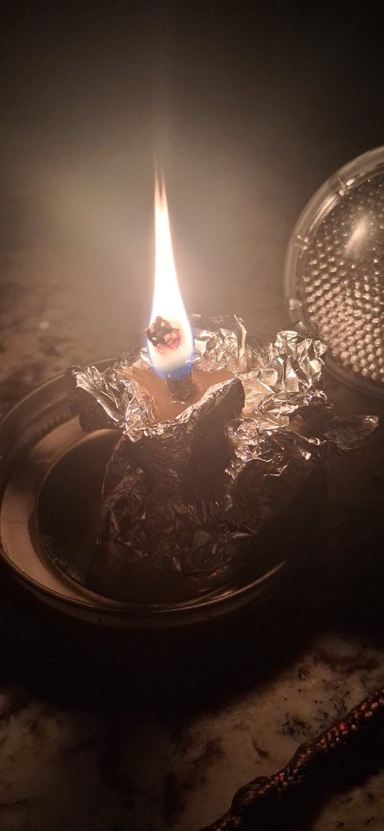 DChaneler's tweet photo. Pro tip for when the power goes out.
Tinfoil
Bacon grease
550 cord.
Viola candle https://t.co/PLVd7EBC6L