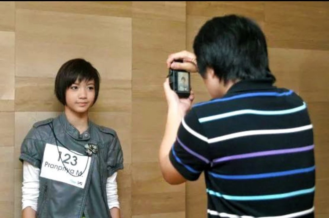 LALISAQUEEN_27's tweet photo. @Ialisamaintopic Bitvhes always using edited pic of lisa when there are 100 of non edited pics https://t.co/wXRaVDVa6r