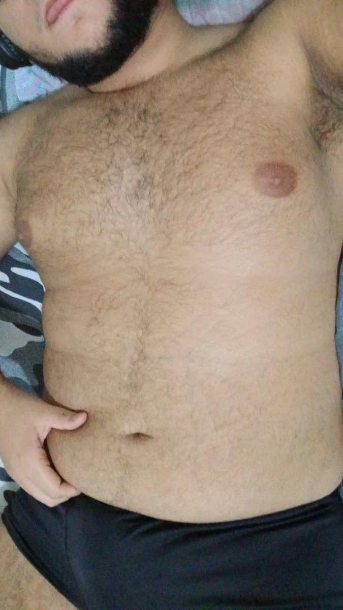 lcsx_'s tweet photo. Poxa nenhum puto pra dormir no peito peludo hoje 😔 https://t.co/k2srDaFqf3