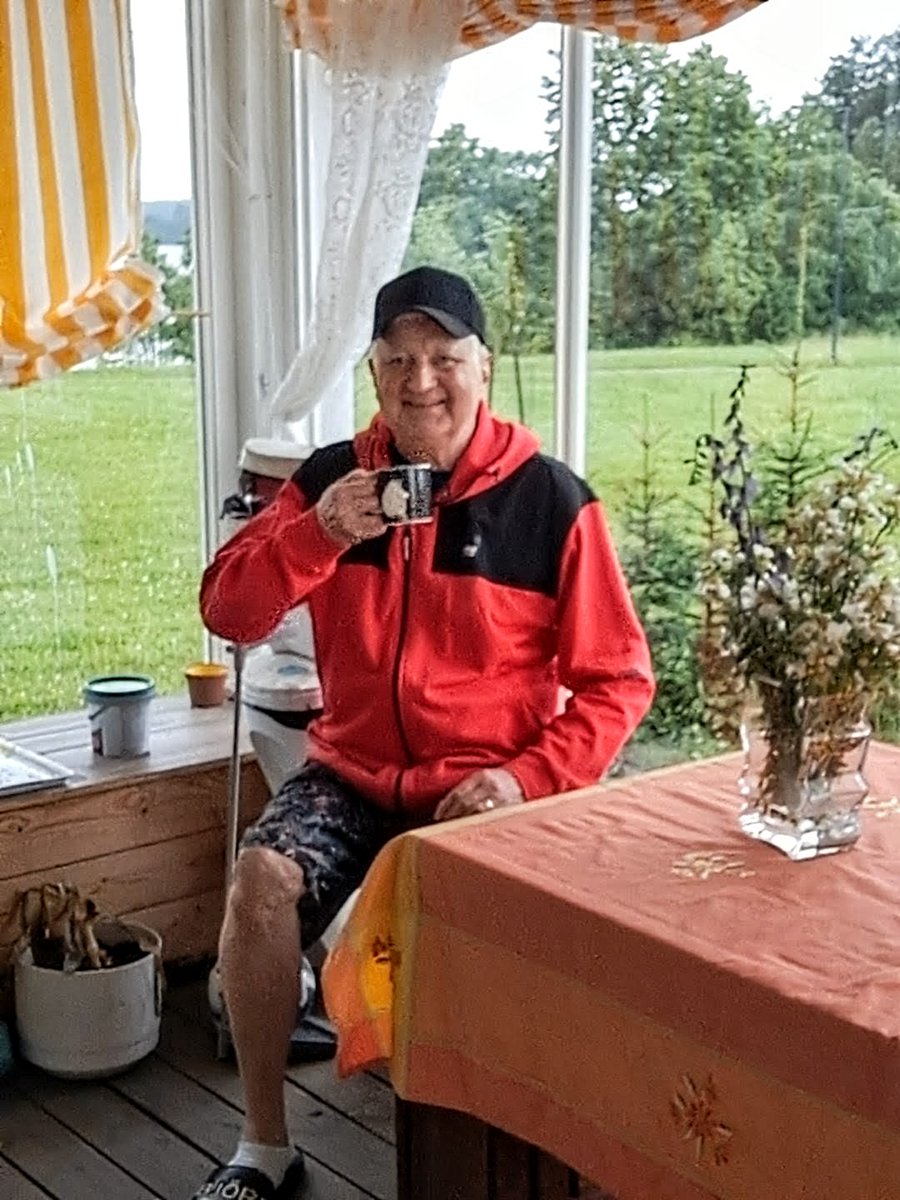 somevaari's tweet photo. Hyvää huomenta. Sunnuntai on alkanut Myrskylässä sateen ropinalla. Mittarissa on heinäkuulle vaatimattomat 14 astetta, ja ilma tuntuu raikkaalta. Parempi tällainen kesäsade kuin tukalat helteet. Pusakka lämmittää. Toivottavasti päivä tuo jokaiselle jotain hyvää. #aamu #sää #kesä https://t.co/pgwRBCYtgW