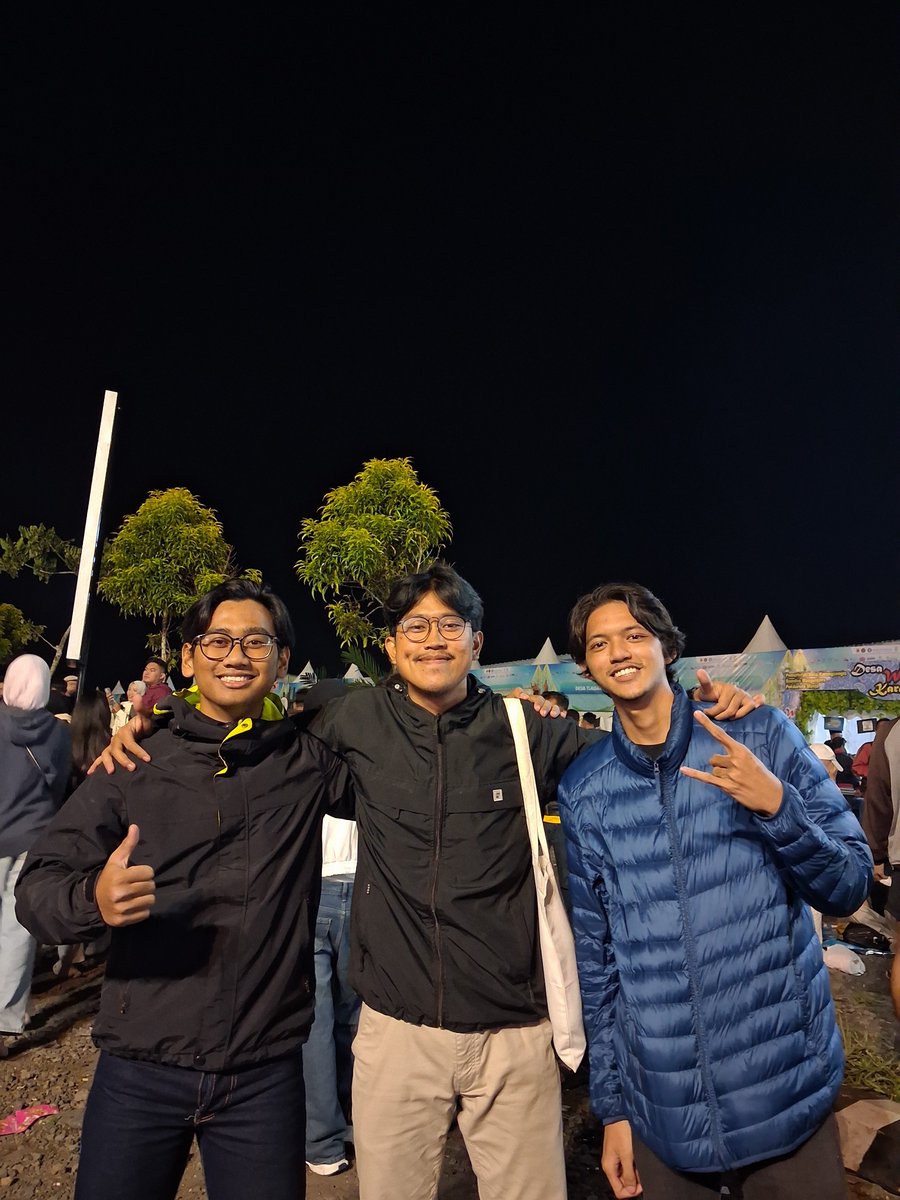 mohriann's tweet photo. 17° di kaki gn slamet dihangatkan oleh parade hujan https://t.co/G7Oii9KWqj