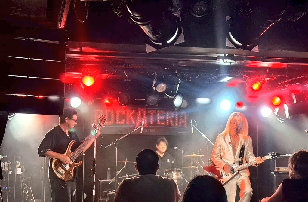 kodebirukucha's tweet photo. 改めて昨日仙台ROCKATERIAでの
『流星の行方』クチャッキーwithきまぐれ合唱団での出演でした！
ご来場の皆様はじめ共演の方々箱の方々、メンバーの斧さんしょーりん、すーちゃん、関わってくださった全ての方に感謝✨Bubble Blossomの最後のステージに少しでも花を添えられたのなら嬉しいです😊👍✨ https://t.co/pdVkLDcPp4