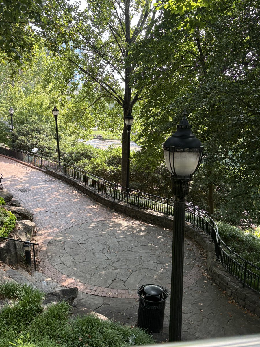 wrdandres's tweet photo. Greenville, South Carolina https://t.co/XkPj7AMjc3