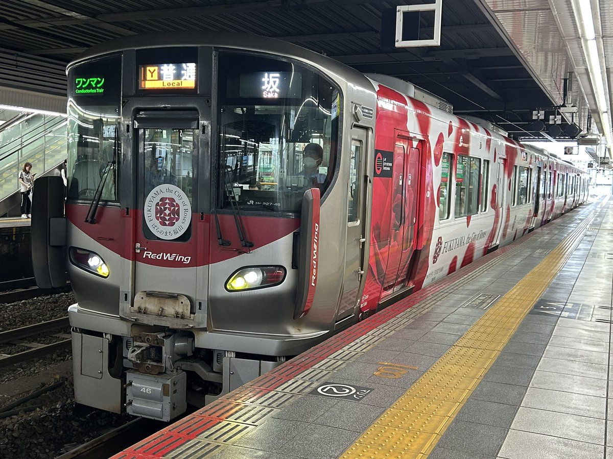 rryu5047's tweet photo. 2503M    普通 五日市
227系A25
2502M    普通 坂
227系A46
319M    普通 大野浦
227系S18+A12+A27
久しぶりの広島！
Red Wingのラッピング車両みんな走っているということでまとめて回収。
サンドイッチされる広電ラッピングは中々に強烈な姿！
🌹ラッピングも綺麗でした！！ https://t.co/VwziflVzTE