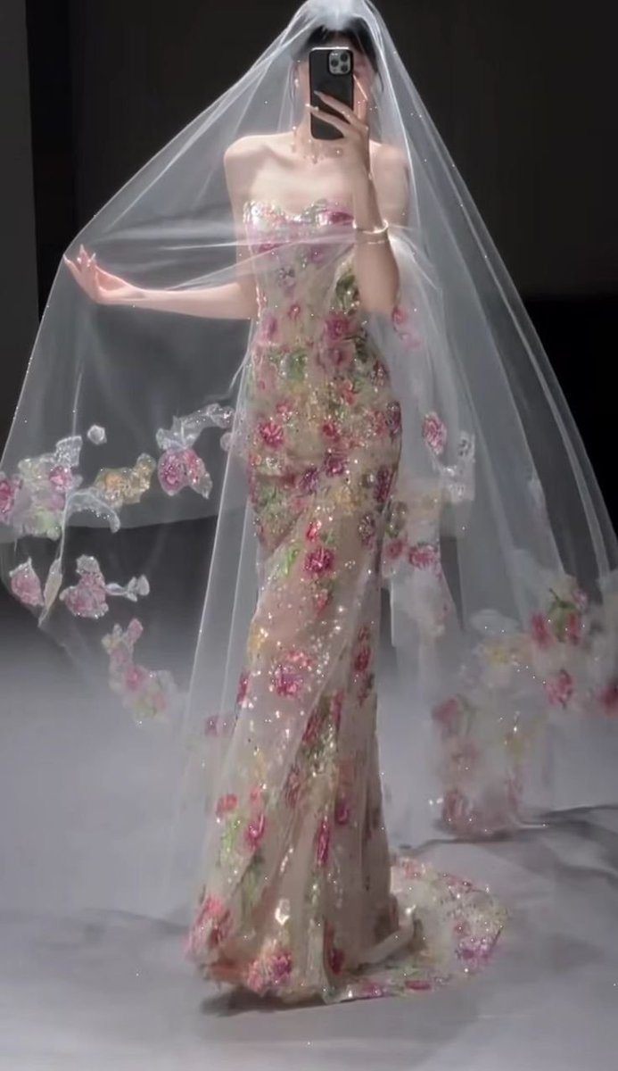 Fariimaacoxa's tweet photo. The Perfect Dress https://t.co/lby8jpNVGU