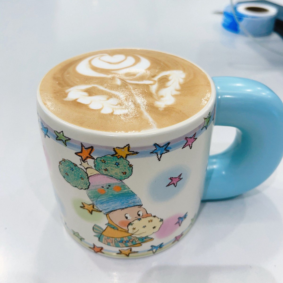 mm56858928's tweet photo. Just spent 10 whole minutes staring at the coffee foam wondering if it looks like a cloud. No work got done, yes, my brain’s on a temporary vacation.， https://t.co/ebjAQdV1zb