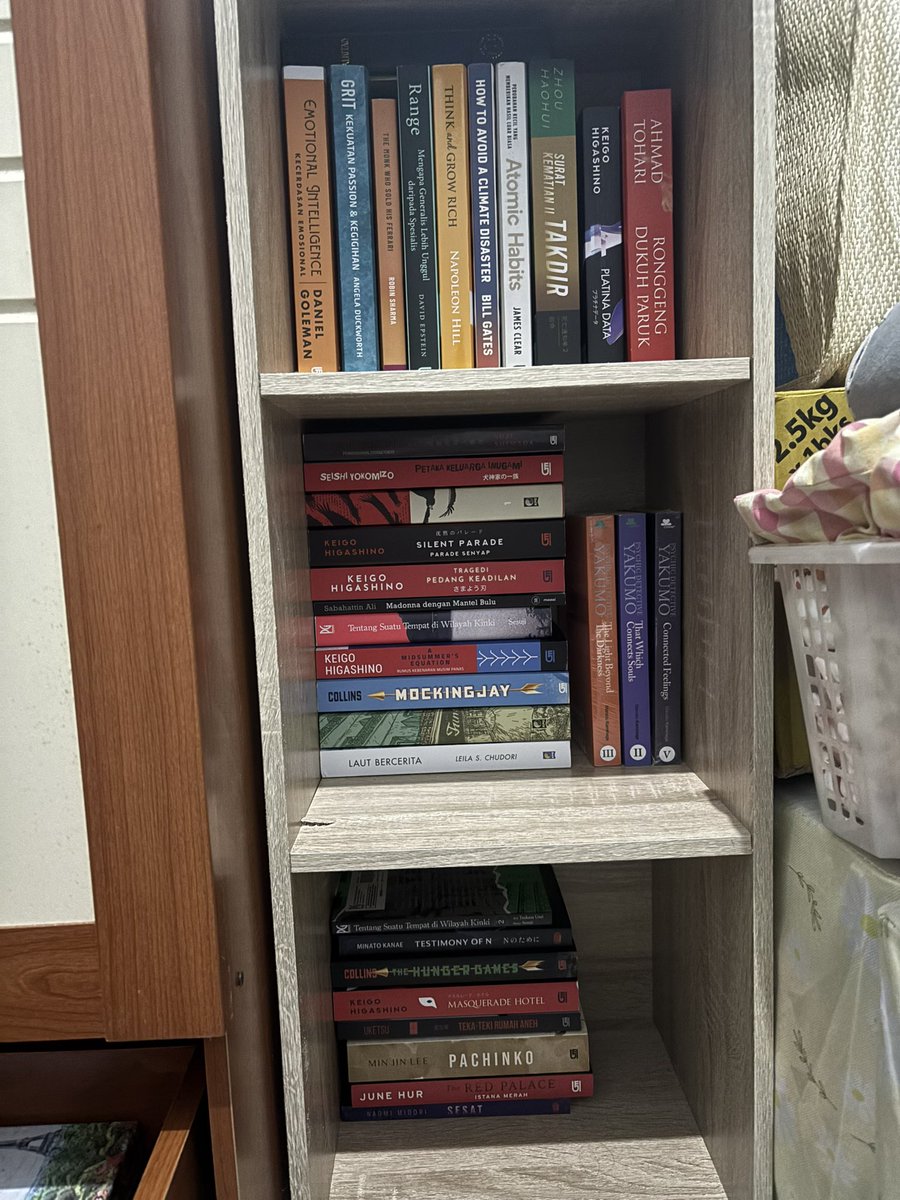 xdent_s's tweet photo. buku…
jadi kalo ada yg ngatain gue jahat karna gue lebih mentingin beli buku, lu gatau aja gue lagi berusaha mengembalikan spark yg sempet hilang https://t.co/U7D3F1zxYp