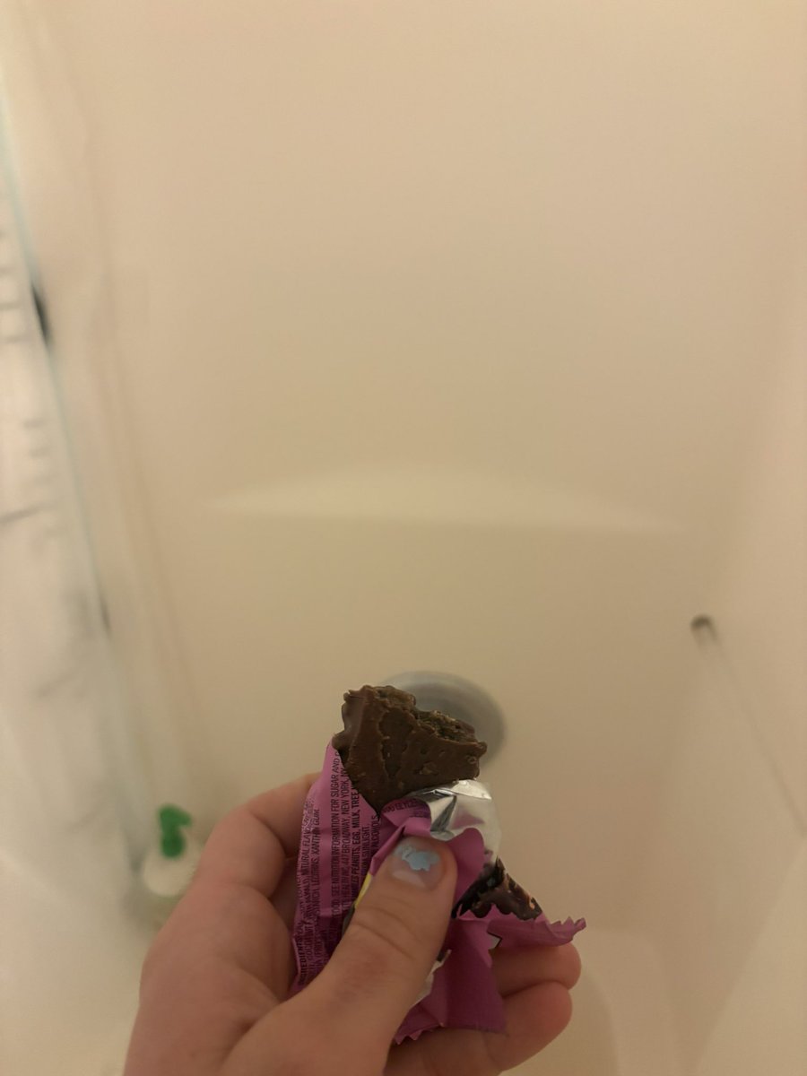 whatcartersees's tweet photo. @leefoxcliff do you like my pre stomach stuff shower chew? https://t.co/5LfNOKqm68