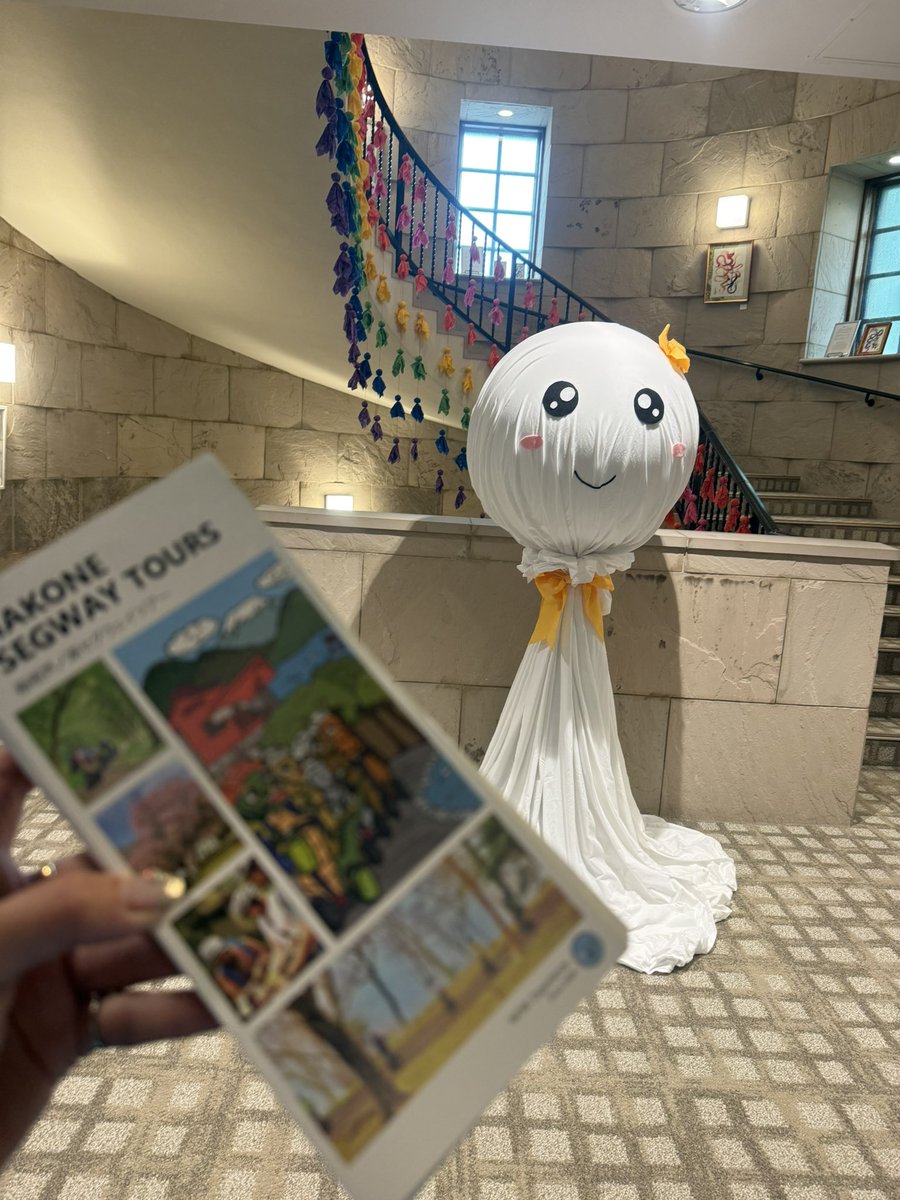 SegwayHakone's tweet photo. 仙石原プリンスさんへ
       おじゃまさせていただきました︎✿

とってもキュートな
大きなてるてる坊主ちゃん☀︎𖦹'_'𖦹☀︎

早く雨が上がりますように･.｡*･.

 #箱根  #プリンスホテル  #princehotel https://t.co/YXxdFE08E7