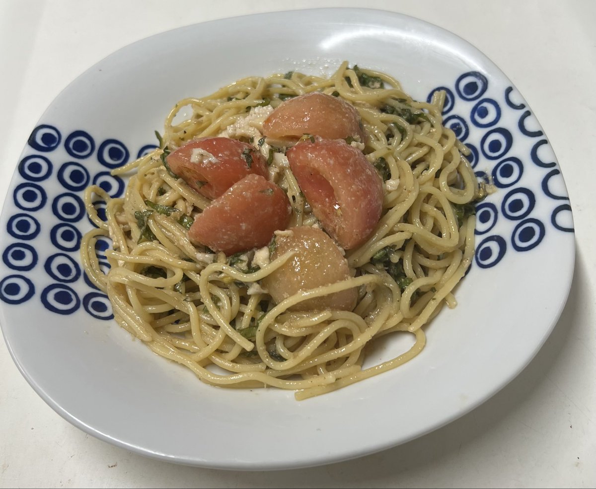 Masamitsu_kun's tweet photo. ランチは、大葉と中玉トマトを収穫して、
トマトと大葉の冷製パスタ⁽⁽ʓԽ◝(´꒵ `❀)◟ʓԽ₎₎

#家庭菜園
#おうちランチ https://t.co/YssYid1556