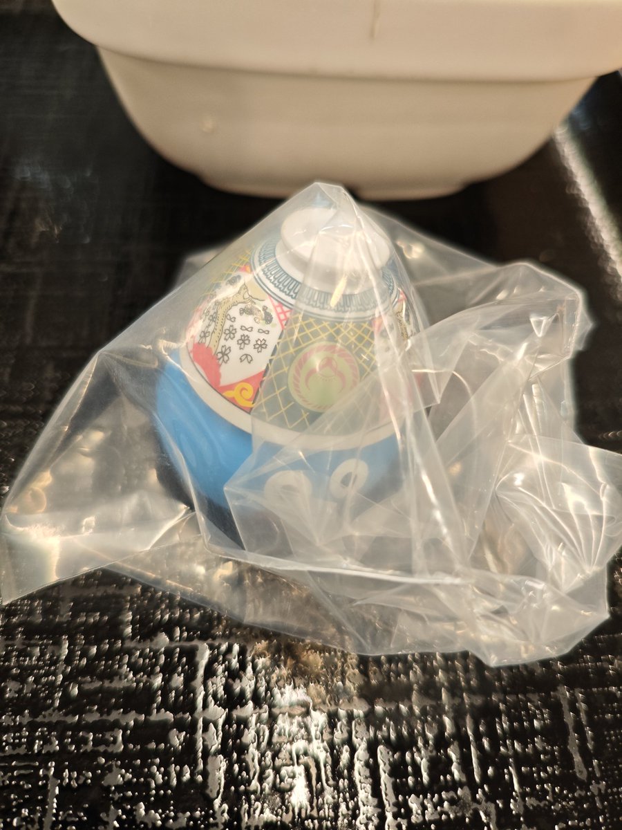tanucha1995's tweet photo. 吉野家 仙台イービーンズ店さんへ
テナントで入ってる吉野家
ちょっと狭いかな？
タブレットで注文です

提供も返却も
お店の方がしてくれました
すぐに出来てびっくり!
味は普通に◎

ドラクエウォークセット 並
つゆだく 卵 1050円

フィギュアは
どんぶりスライスAでした
#吉野家ドラクエウォーク https://t.co/lZggjHxCCg